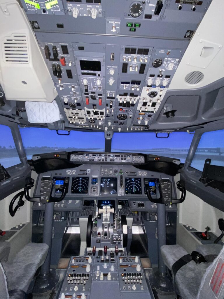 B737NG_china_cockpit_1