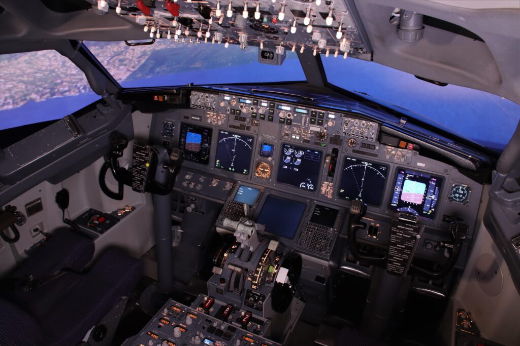 B737NG_cockpit_1