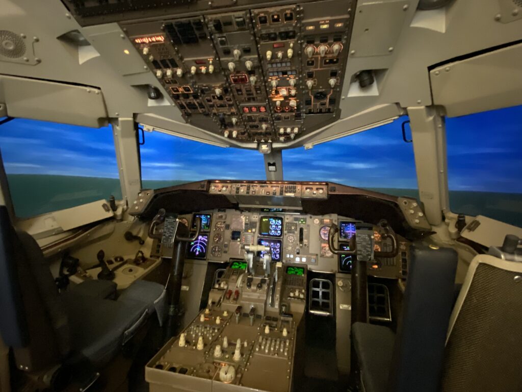 B757-767_china_cockpit_1