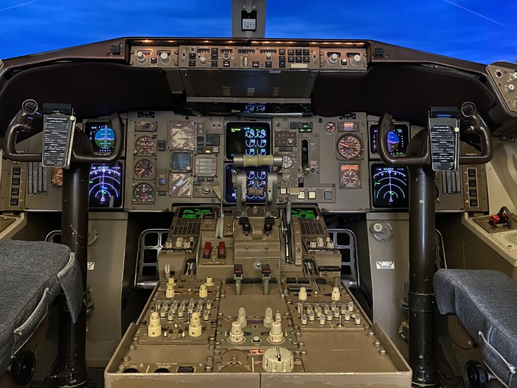 B757-767_china_cockpit_2