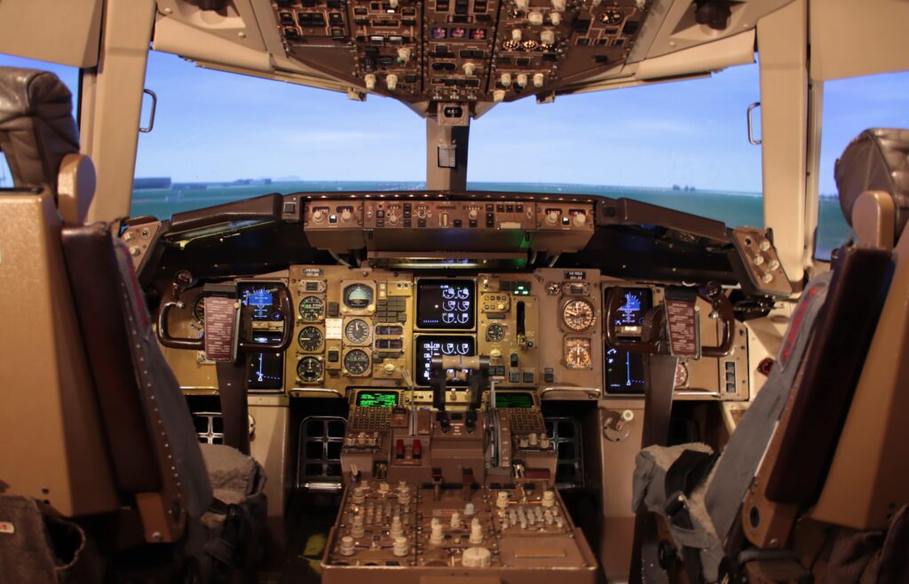 B757-767_cockpit_1