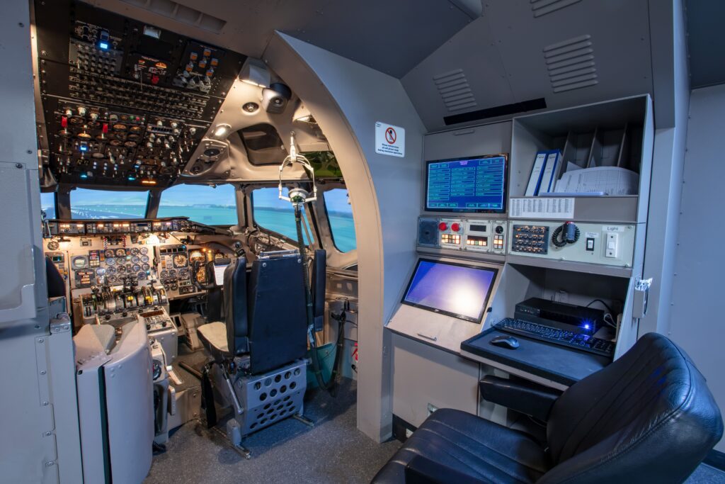 MD82_JNB_cockpit_1