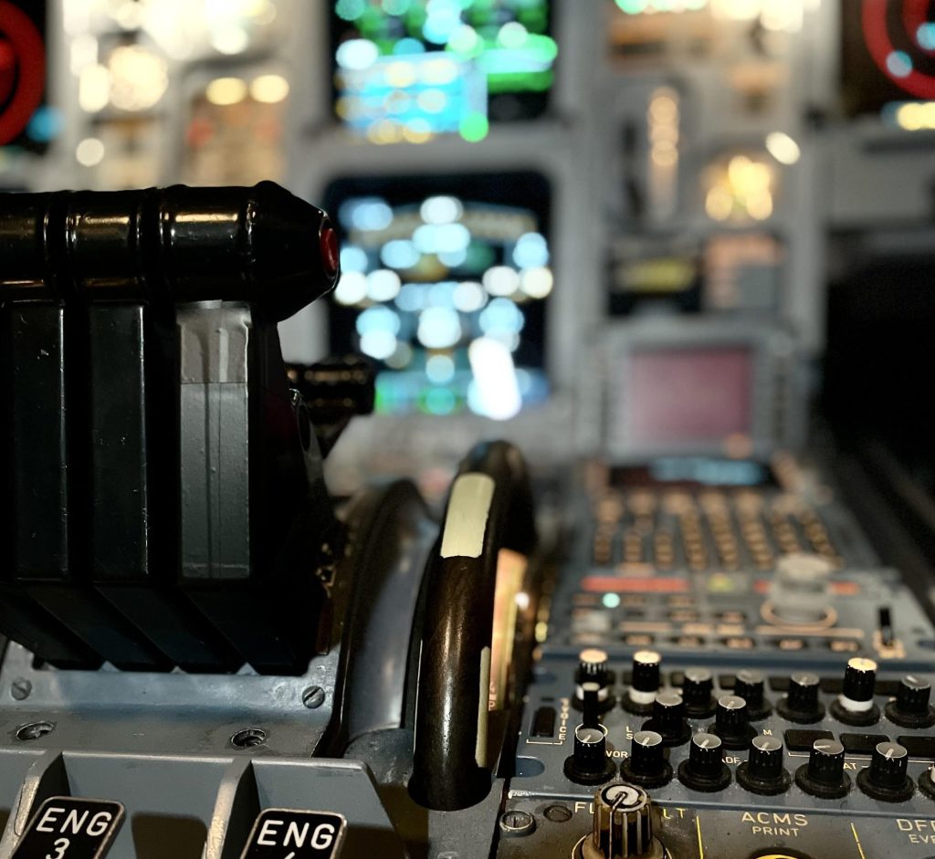 A340_cockpit_2-min
